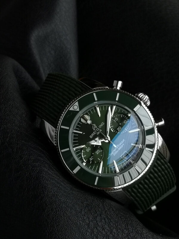 10(3) Breitling Superocean Heritage B01 Chronograph 42 Green Dial