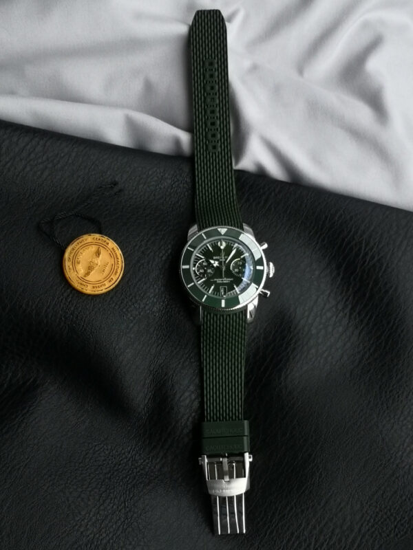 10(4) Breitling Superocean Heritage B01 Chronograph 42 Green Dial