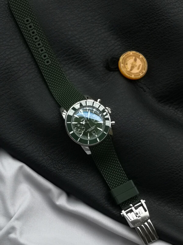 10(7) Breitling Superocean Heritage B01 Chronograph 42 Green Dial