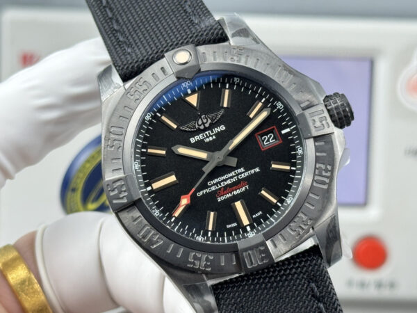 Breitling Avenger Blackbird 44 V17311101B1W1 GF V4