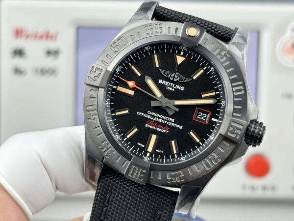 Breitling Avenger Blackbird 44 V17311101B1W1 GF V4