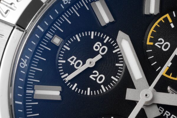 1(3) Breitling Avenger B01 Chronograph 45 AB01821A1B1A1 Black Dial