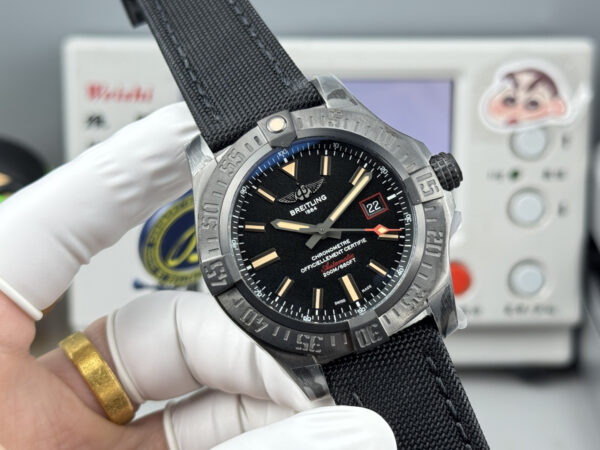 Breitling Avenger Blackbird 44 V17311101B1W1 GF V4