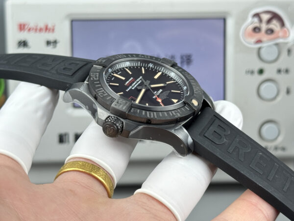 Breitling Avenger Blackbird 44 V17311101B1W1 GF V4
