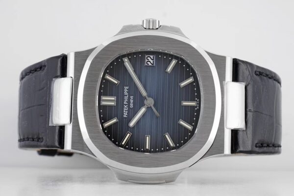 2(1) Patek Philippe Nautilus 5711 Dark Blue gradient Dial PPF