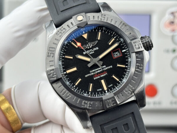 2(1) Breitling Avenger Blackbird 44 V17311101B1W1 GF V4 Gubbwer