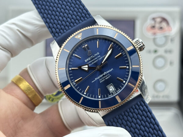 2(1) GF Breitling Superocean Heritage B20 Automatic 42 Blue Dial