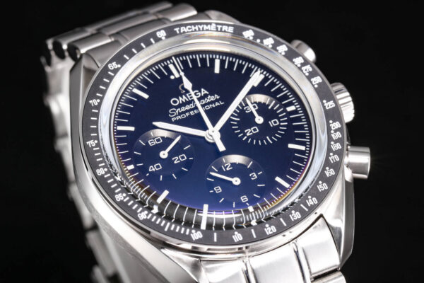 2(2) Omega Speedmaster Moonwatch 310.30.42.50.01.001 Black Dial