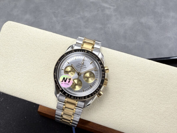 2(2) Omega Speedmaster Professional Moonwatch 310.20.42.50.02.001