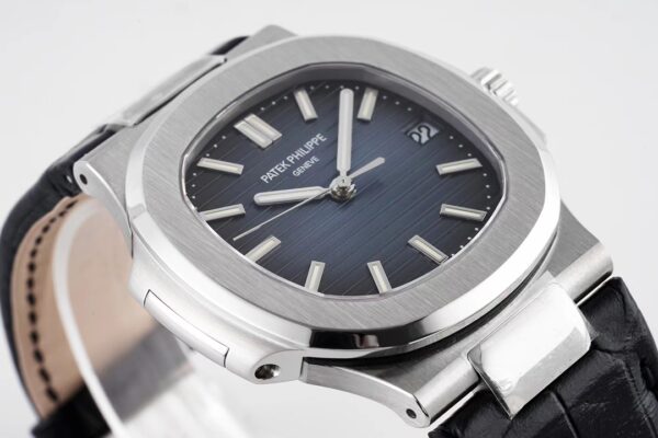 2(2) Patek Philippe Nautilus 5711 Dark Blue gradient Dial PPF