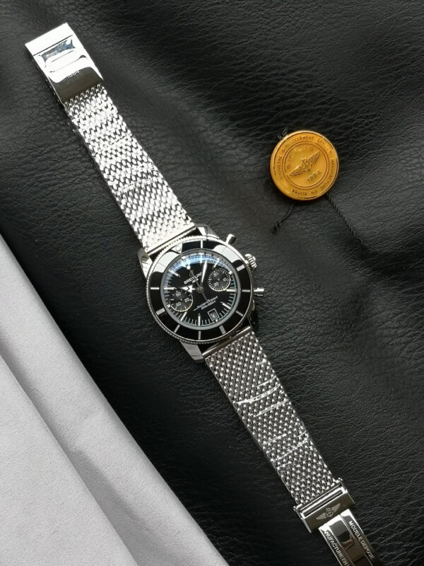 2(2) Breitling Superocean Heritage B01 Chronograph 42 Black Dial