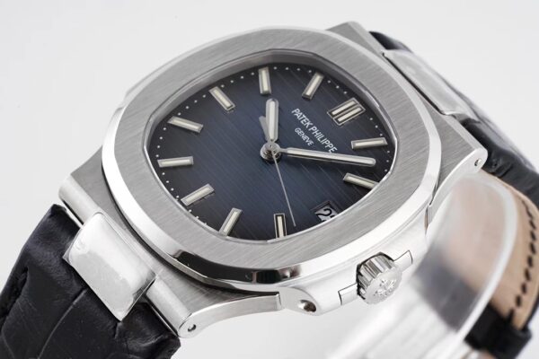 2(4) Patek Philippe Nautilus 5711 Dark Blue gradient Dial PPF
