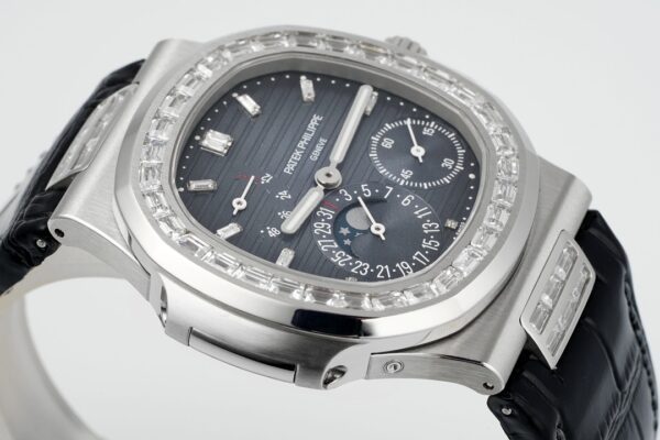 2(4) Patek Philippe Nautilus 5712 Blue Dial PPF