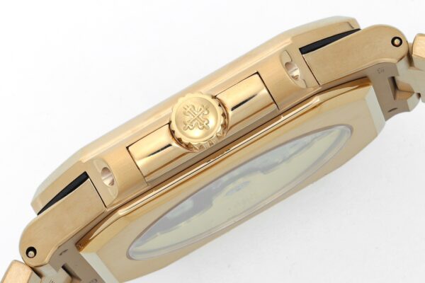 2(5) Patek Philippe Cubitus 5821 Brown Dial PPF