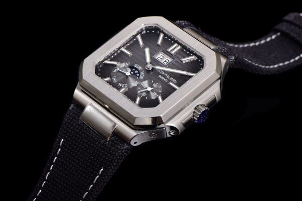 2(5) Patek Philippe Cubitus 5822 Black Dial TWF
