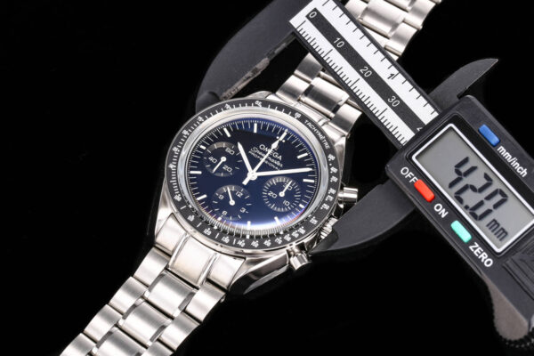 2(5) Omega Speedmaster Moonwatch 310.30.42.50.01.001 Black Dial