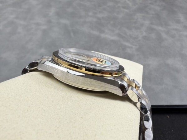 2(5) Omega Speedmaster Professional Moonwatch 310.20.42.50.02.001