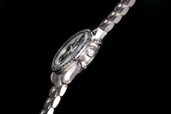 2(6) Omega Speedmaster Moonwatch 310.30.42.50.01.001 Black Dial