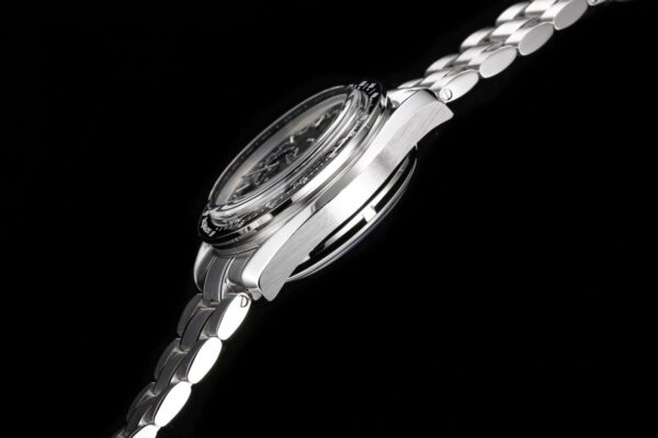 2(6) Omega Speedmaster Racing 329.30.44.51.01.001 Black Dial