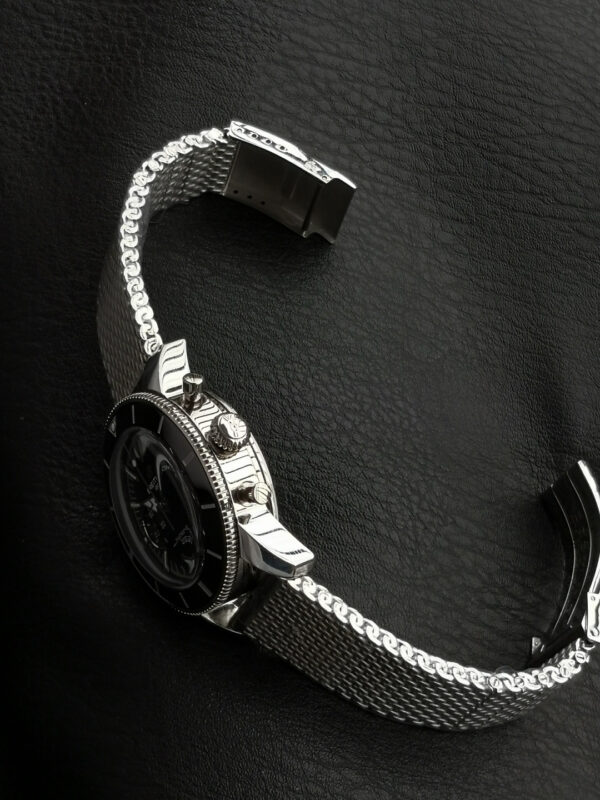 2(7) Breitling Superocean Heritage B01 Chronograph 42 Black Dial