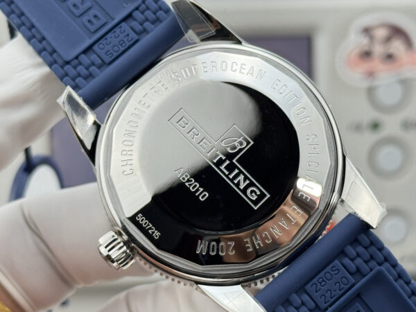 2(8) GF Breitling Superocean Heritage B20 Automatic 42 Blue Dial