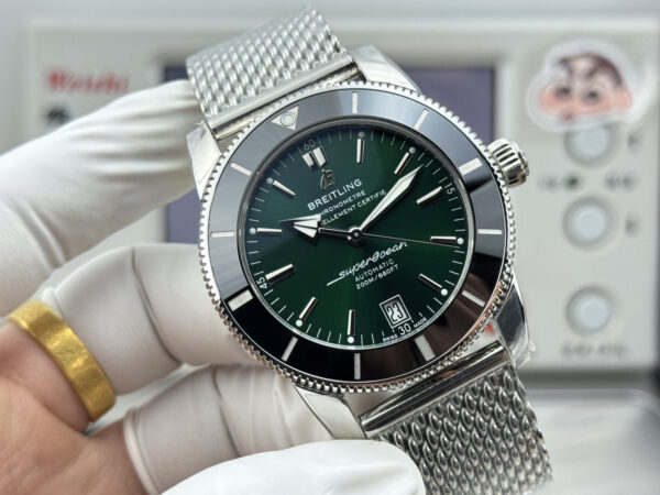 3(1) GF Breitling Superocean Heritage B20 Automatic 42 Green Dial