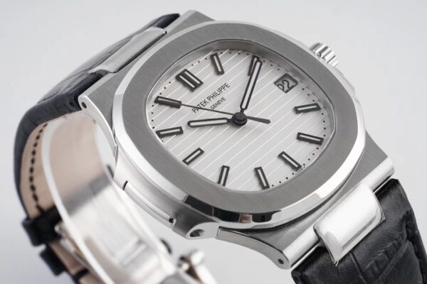 3(2) Patek Philippe Nautilus 5711 White Dial PPF