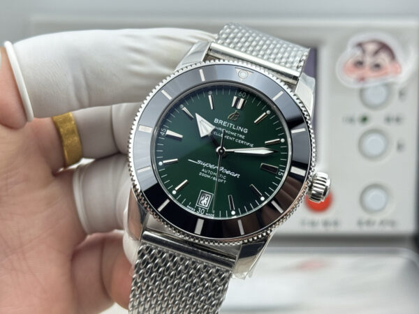 3(2) GF Breitling Superocean Heritage B20 Automatic 42 Green Dial