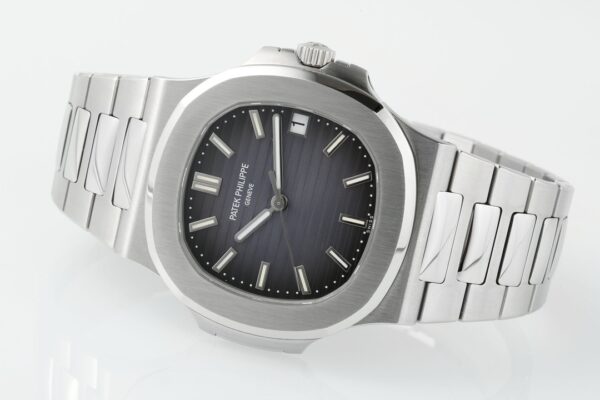 3(3) Patek Philippe Nautilus 5711/1R-001 Dark brown gradient Dial PPF