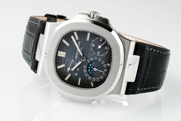 3(3) Patek Philippe Nautilus 5712 Dark Blue Dial PPF