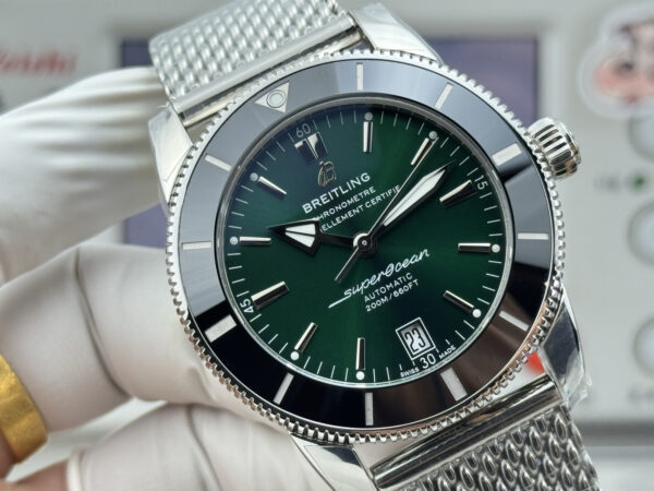 3(3) GF Breitling Superocean Heritage B20 Automatic 42 Green Dial