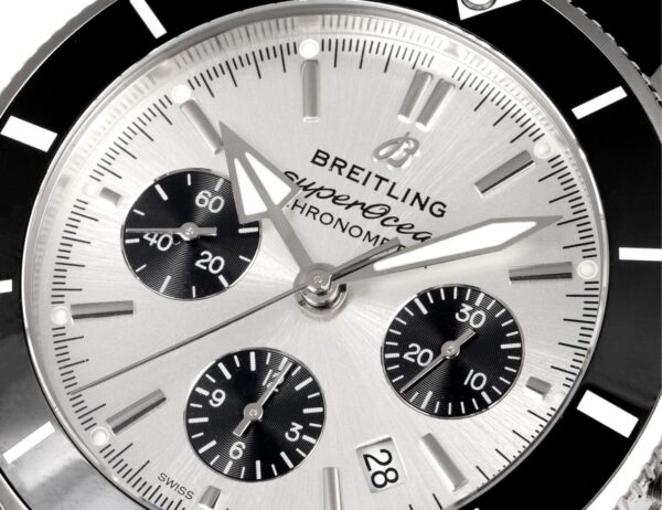 3(4) Breitling Superocean Heritage B01 Chronograph 44 Panda Dial