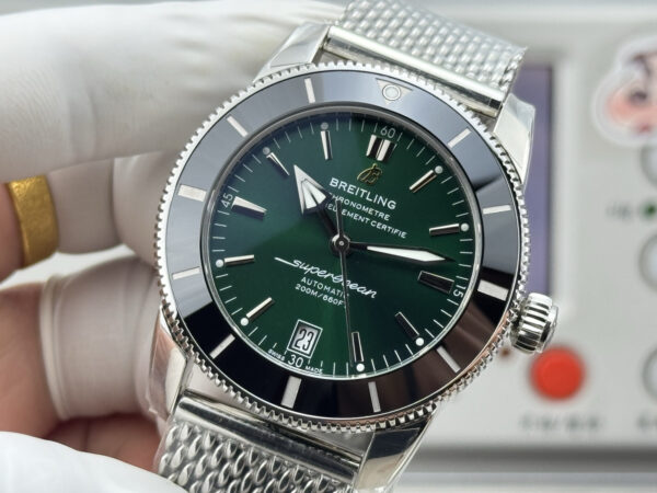 3(4) GF Breitling Superocean Heritage B20 Automatic 42 Green Dial
