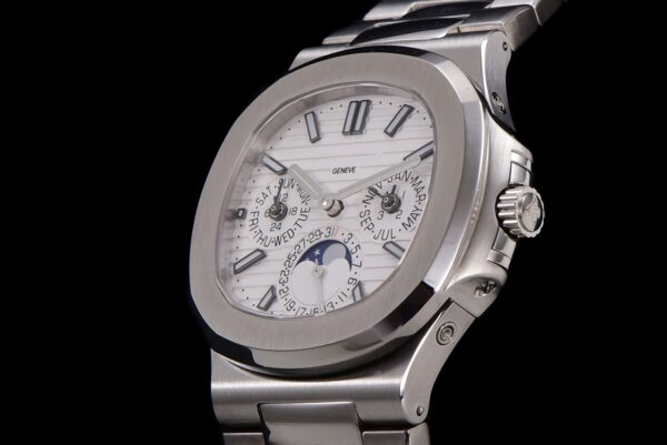 3(5) Patek Philippe Nautilus 5740/1G-001
