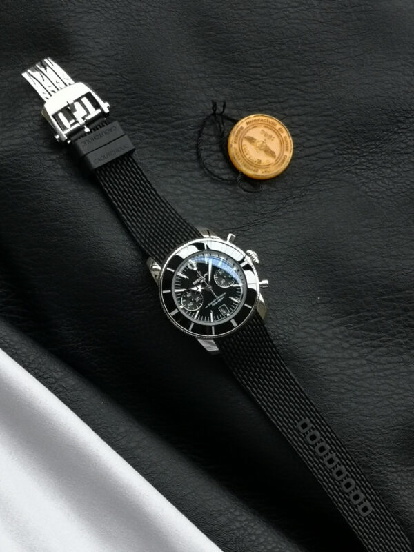 3(5) Breitling Superocean Heritage B01 Chronograph 42 Black Dial