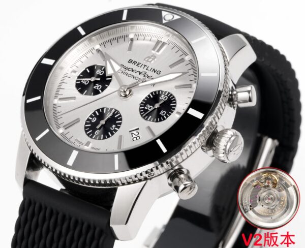 3(5) Breitling Superocean Heritage B01 Chronograph 44 Panda Dial