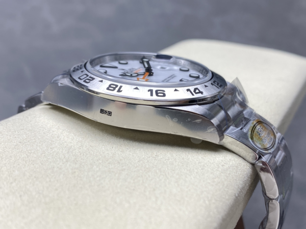 355fbd8d-44bc-490e-bd42-4f7514e4de06 ExplorerII 42mm M226570 ARF