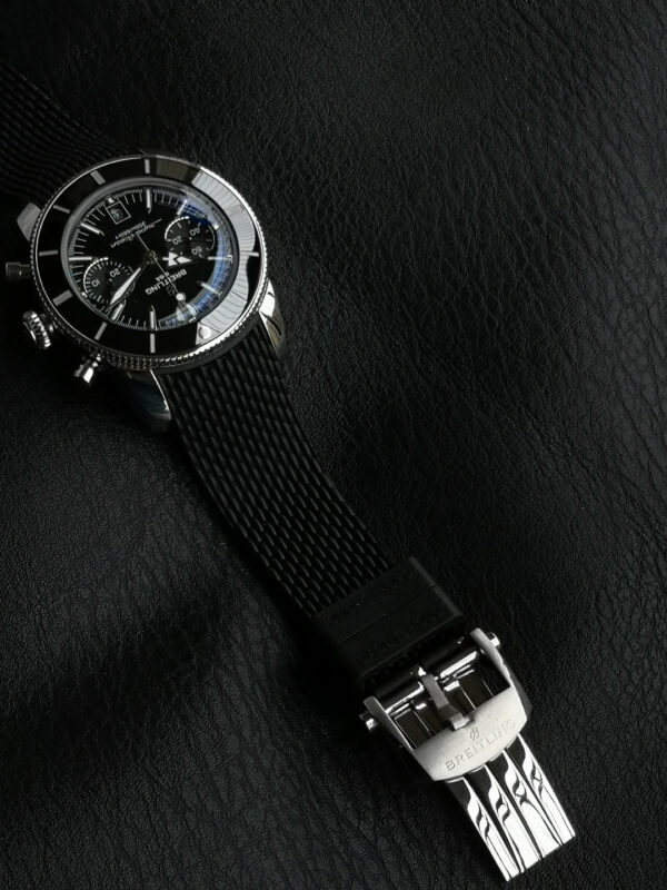 3(6) Breitling Superocean Heritage B01 Chronograph 42 Black Dial
