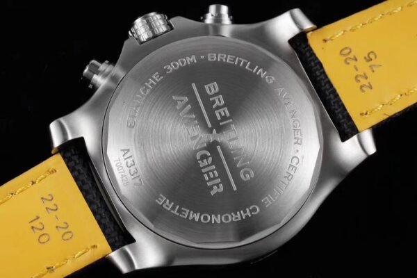 3(7) Breitling Avenger B01 Chronograph 45 AB01821A1B1X2 Black Dial