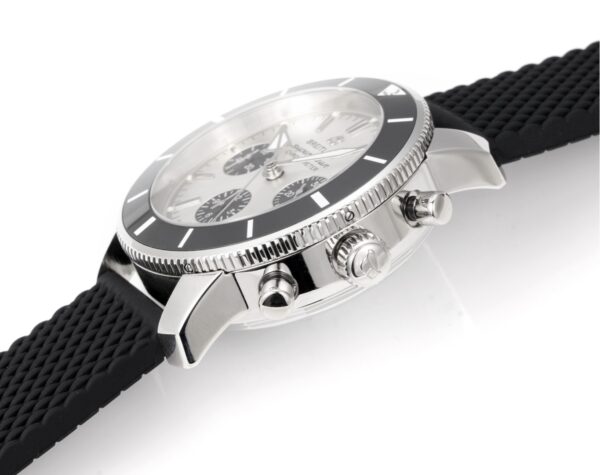 3(7) Breitling Superocean Heritage B01 Chronograph 44 Panda Dial