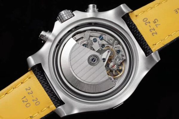 3(8) Breitling Avenger B01 Chronograph 45 AB01821A1B1X2 Black Dial