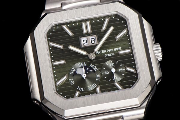 4 (1) Patek Philippe Cubitus 5822 Green Dial TWF