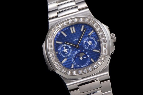 4(2) Patek Philippe Nautilus 5740/1G-001
