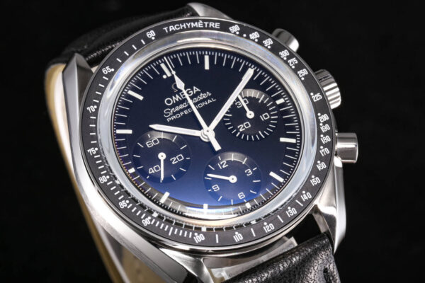 4(2) Omega Speedmaster Moonwatch 310.32.42.50.01.002 Black Dial