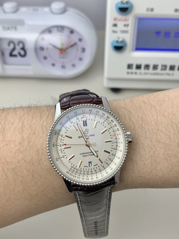 4(2) Breitling Navitimer Automatic 41 A17326211G1P1