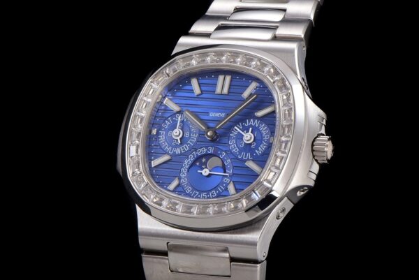 4(3) Patek Philippe Nautilus 5740/1G-001
