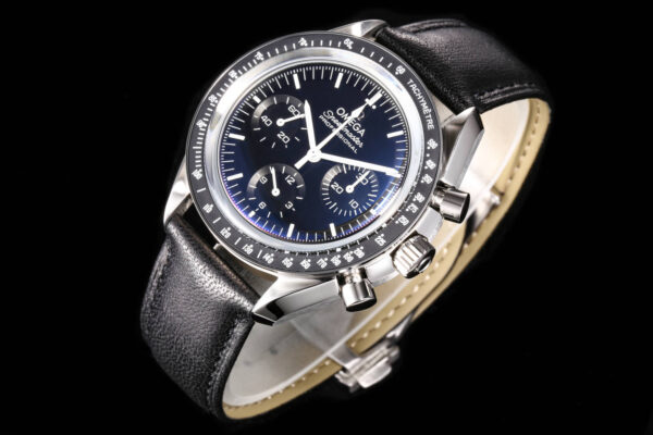 4(3) Omega Speedmaster Moonwatch 310.32.42.50.01.002 Black Dial
