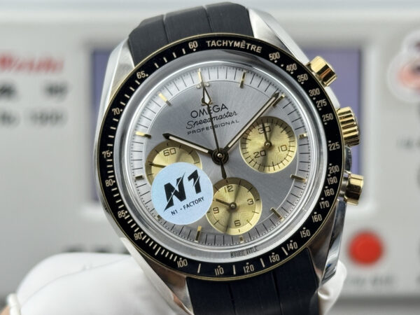 4(3) Omega Speedmaster Professional Moonwatch 310.23.42.50.02.001