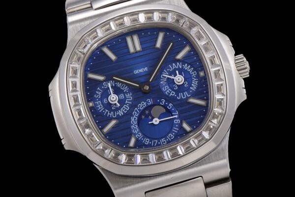 4(4) Patek Philippe Nautilus 5740/1G-001