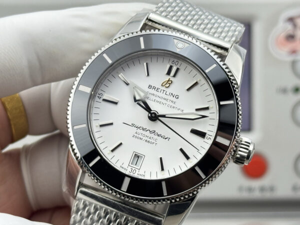 4(4) GF Breitling Superocean Heritage B20 Automatic 42 White Dial